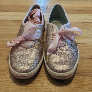 Only worn a couple of times and ready to pass these along :)